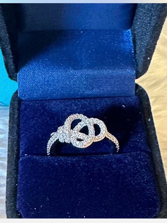 Jewelry - Silver  Knot Ring - Sparkling Women's Ring
